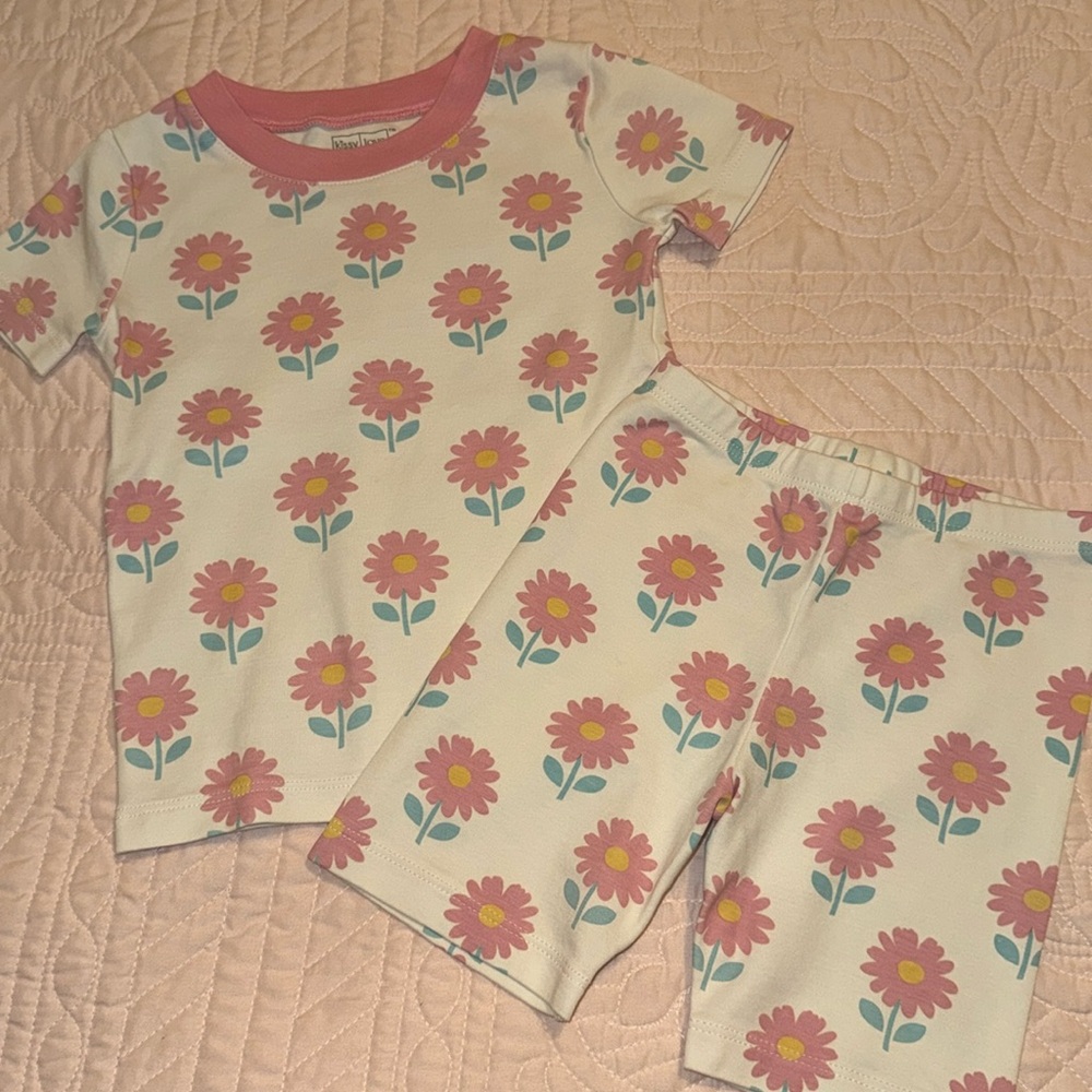 Kissy love pajama set - girls size 4(T) boutique purchased-   EUC - like new!